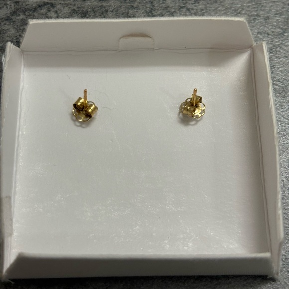 10 Karat Gold Heart Earrings - Picture 3 of 3